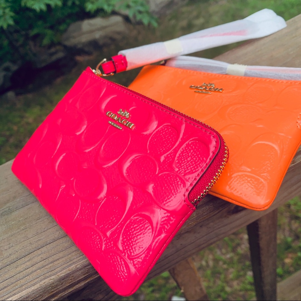 Authentic COACH patent signature logo wristlet ❤️ - Picture 8 of 10